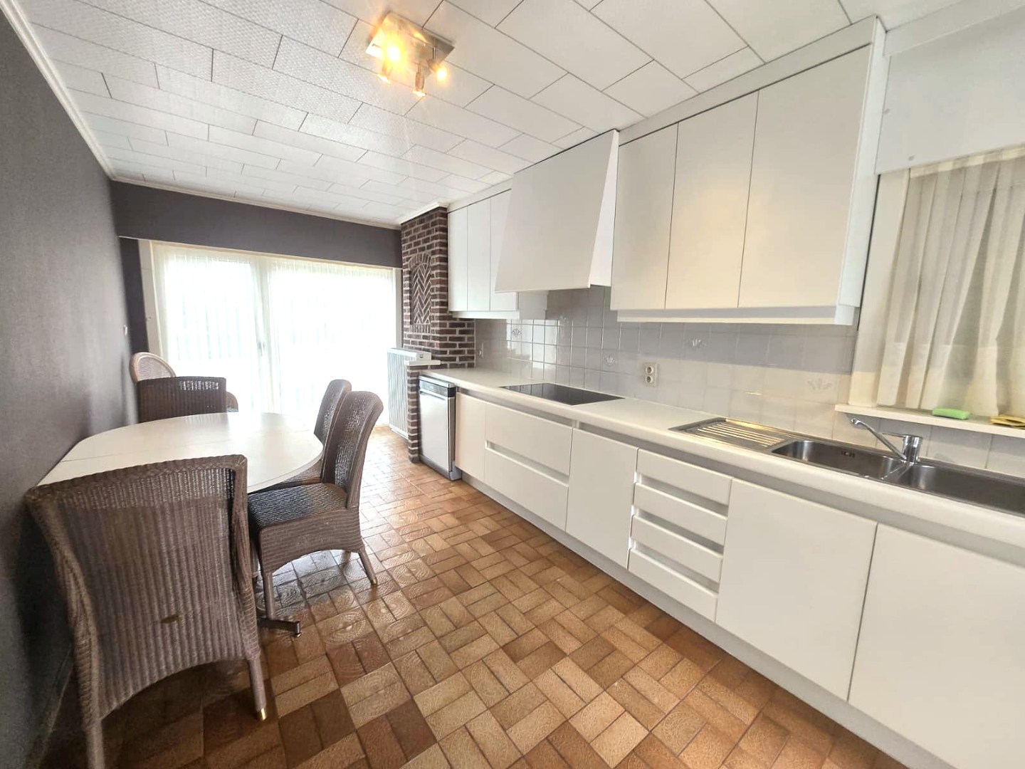 Rustig gelegen, recent gerenoveerde halfopen woning 