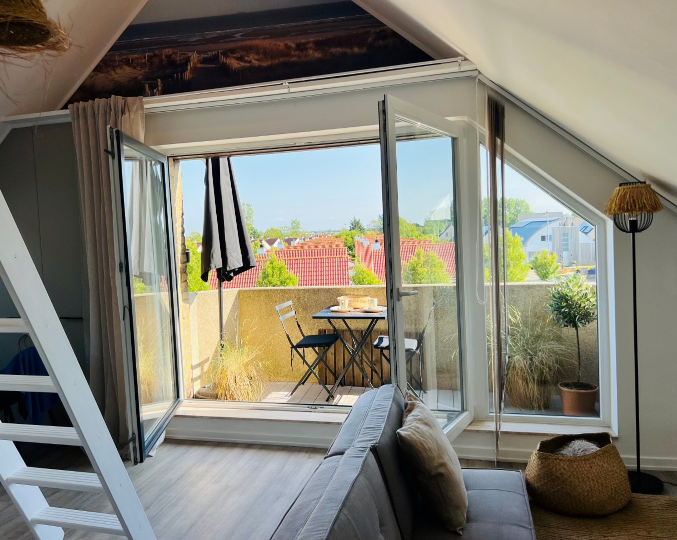 Gezellige gemeubelde studio met zuidgericht terras te huur in De Haan 
