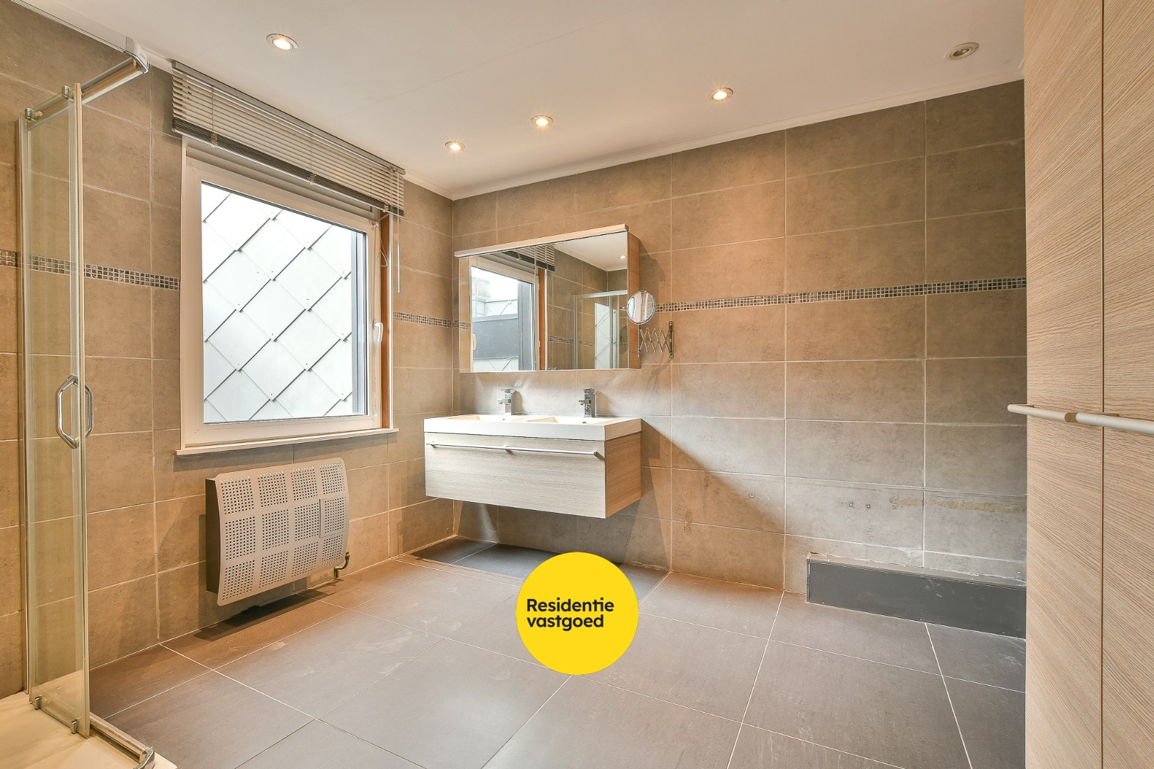 Charmante en verrassend ruime woning met terras in het centrum van Blankenberge! 