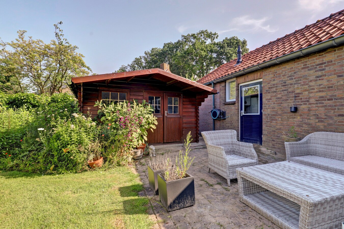 Vrijstaande woning met vijf slaapkamers, garage en royale tuin 