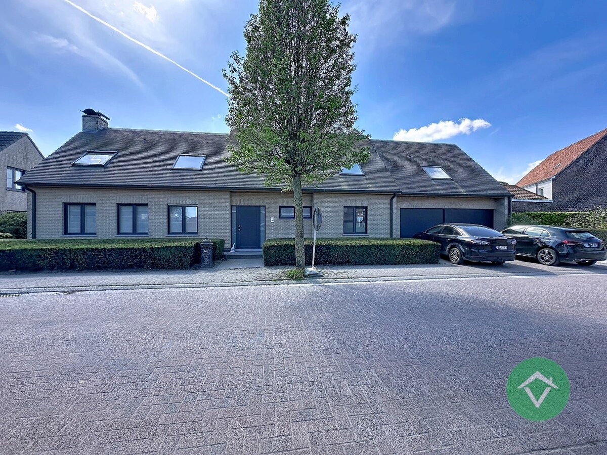 Ruime gezinswoning met dubbele garage in Koekelare 