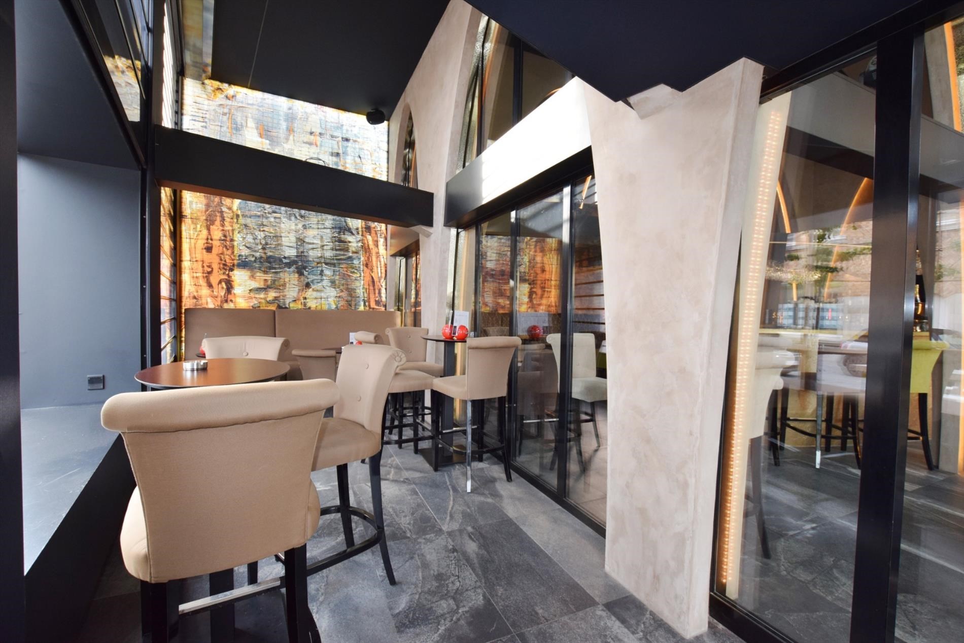 Verhuurd opbrengsteigendom (200m²) op commerciële toplocatie te Diksmuide! 