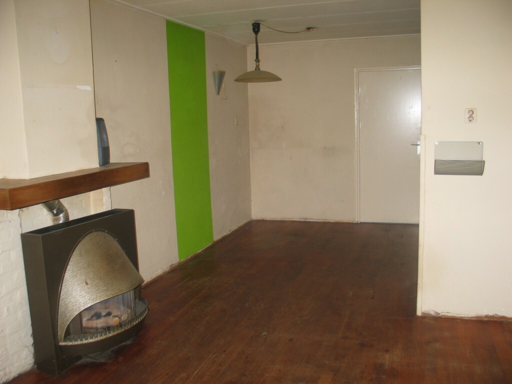 Nabij het centrum gelegen geschakelde hoekwoning met ruime berging 