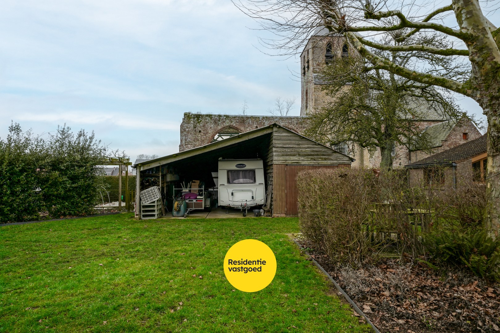 Rustig en groen wonen naast historisch erfgoed – Ruime alleenstaande woning in Ettelgem 