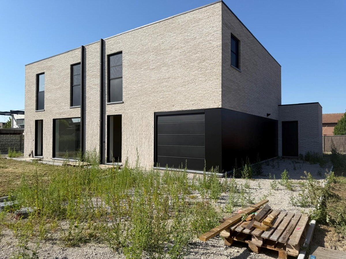 Instapklare nieuwe woning in een rustige woonwijk 