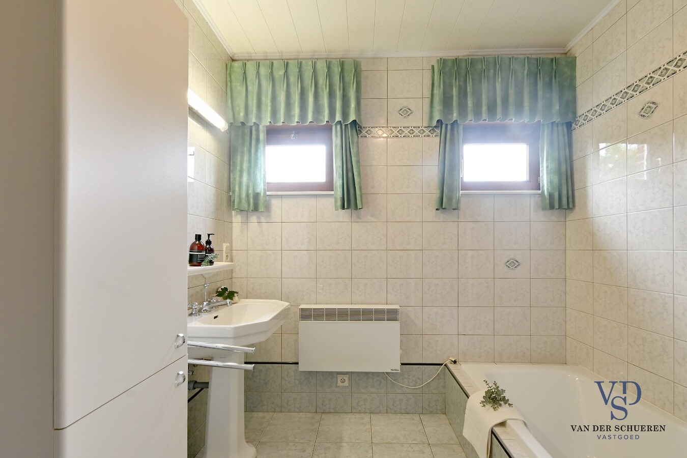 Bijzonder degelijke en ruime villa in doodlopende straat 