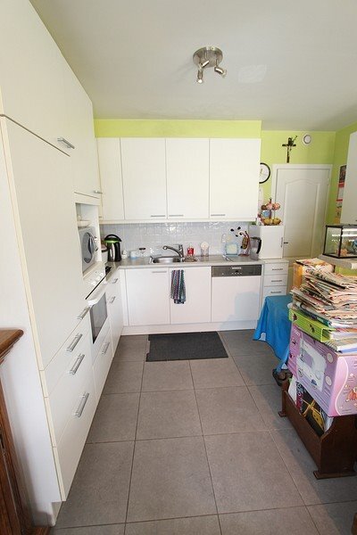 Gelijkvloers appartement met 2 slaapkamers en garage 