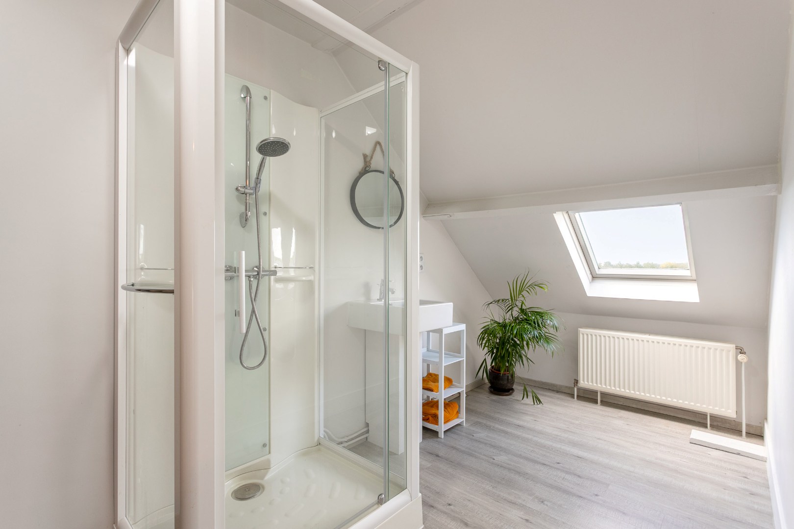 Instapklare driegevelwoning met 3 slpk te Lembeek 
