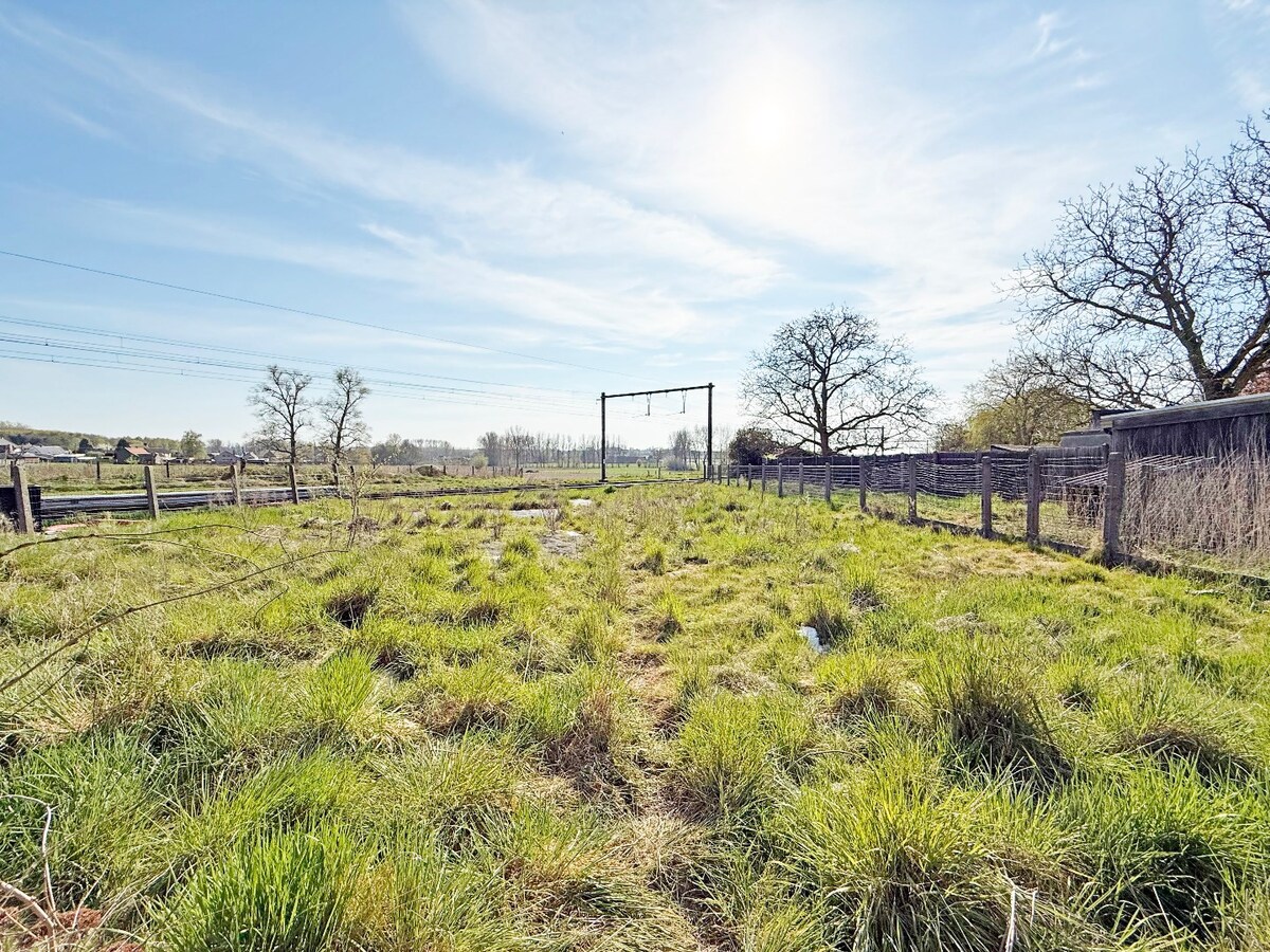 Te renoveren/te slopen HOB met tuin aan station Sint-Denijs-Boekel 
