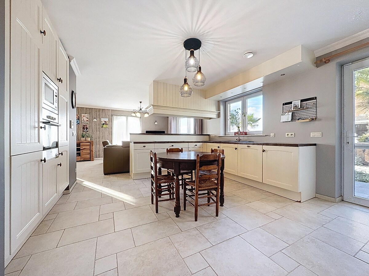 Hedendaagse en energiezuinige HOB in landelijke omgeving 