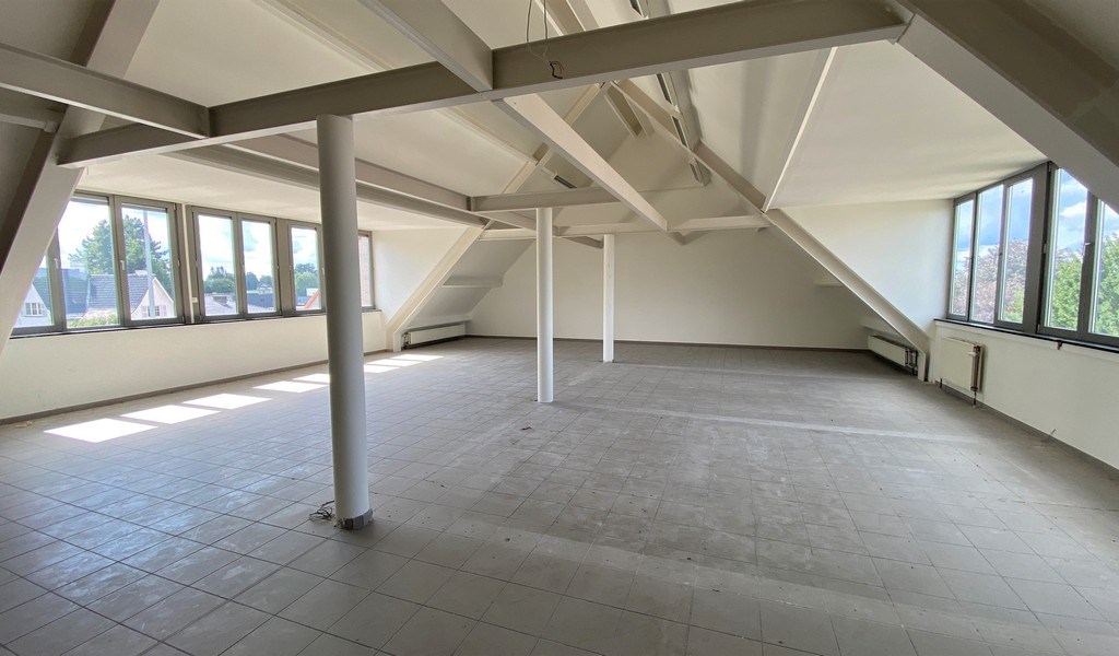 Commercieel gelegen kantoorruimte te huur in Aalst