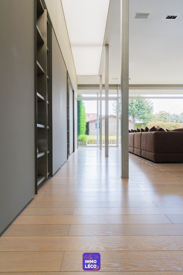 Maison moderne (surface habitable de 486m²), double garage et jardin, en plein centre-ville ! COUP DE COEUR ! 