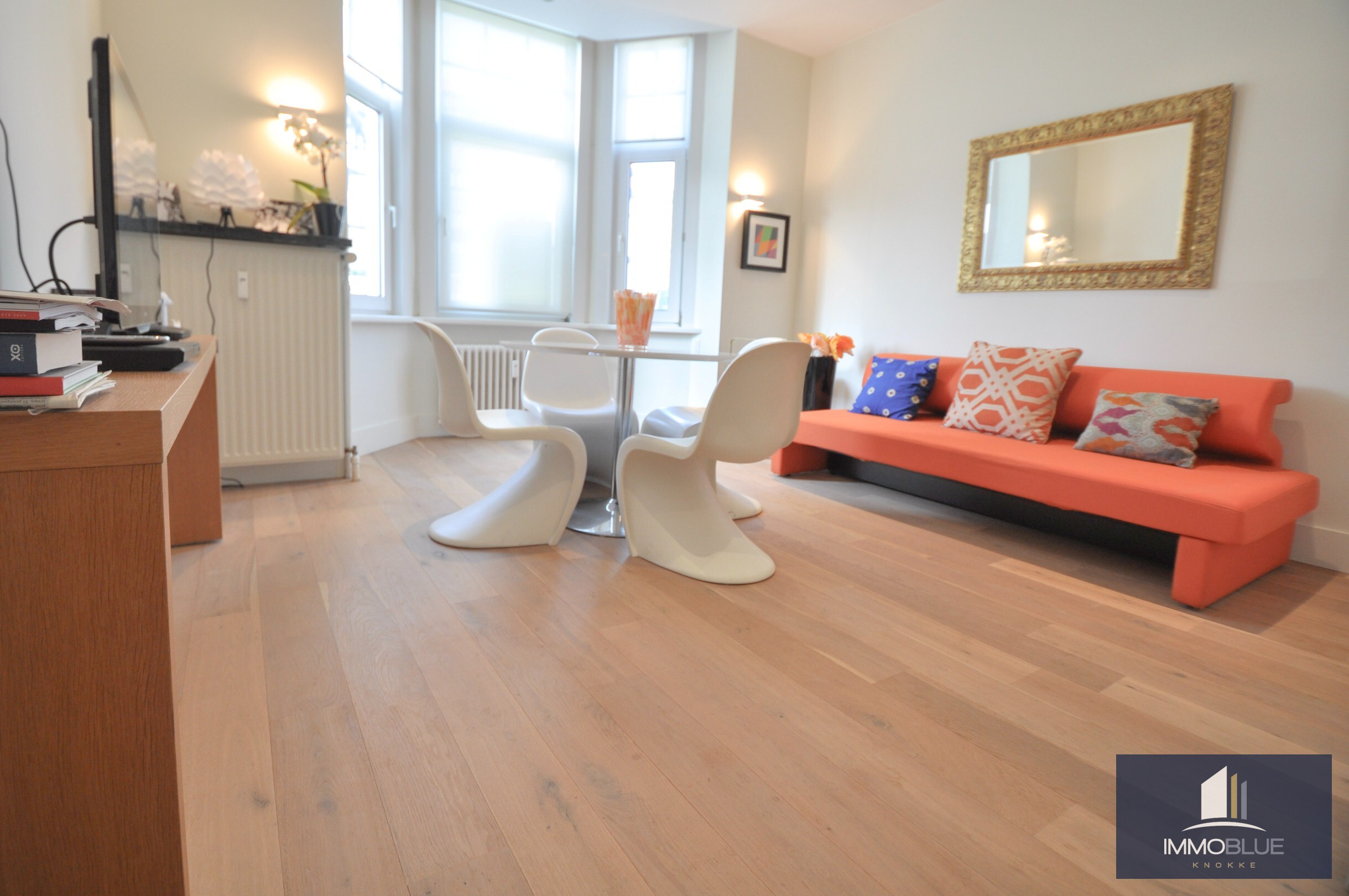 Appartement plein de charme situé dans une résidence emblématique à quelques pas de la place Albert. 