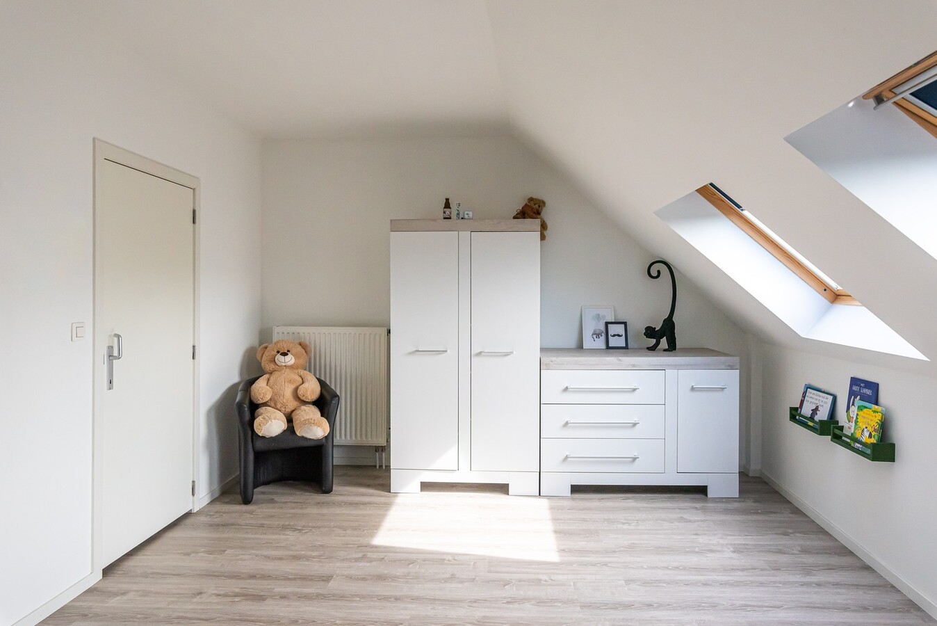 Tof ingerichte gezinwoning met privé-parking 