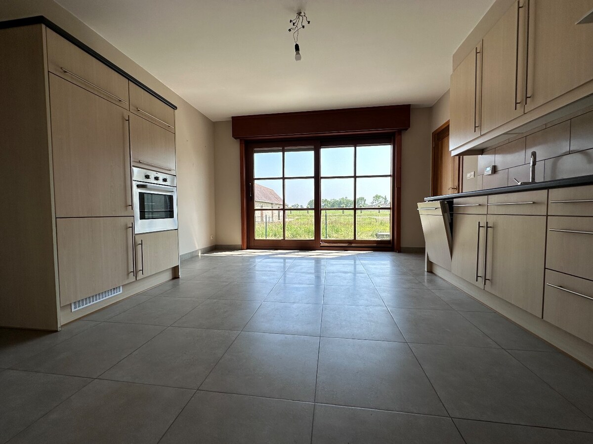 Rustig gelegen alleenstaande woning te Leke 