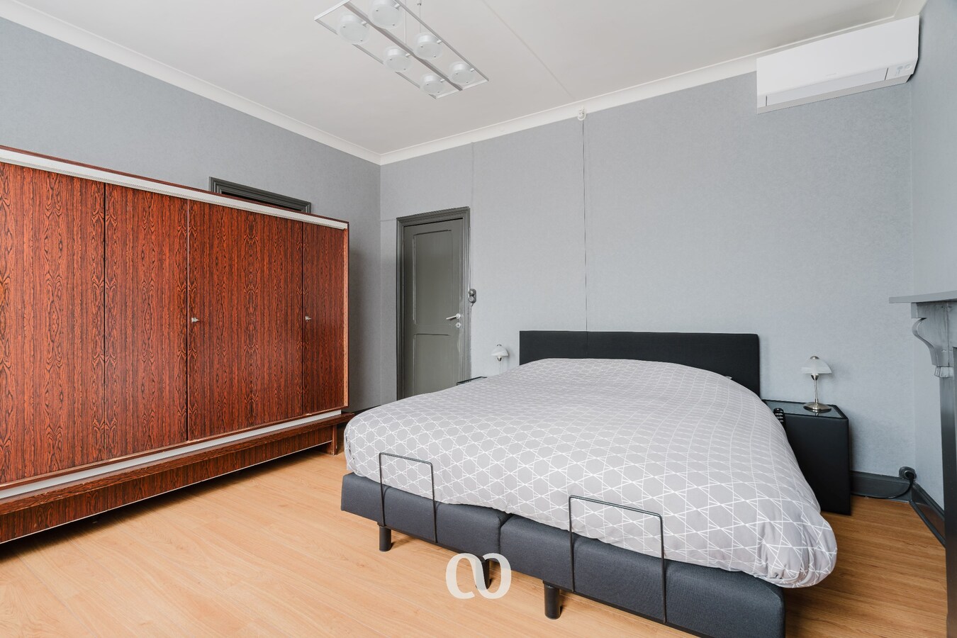 Ruim herenhuis met 8 slaapkamers en tuin in het centrum van Oudenaarde 