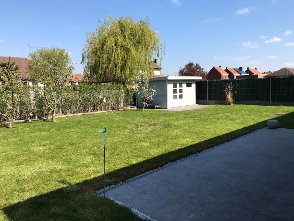 Vrijstaande gelijkvloerswoning met grote tuin 