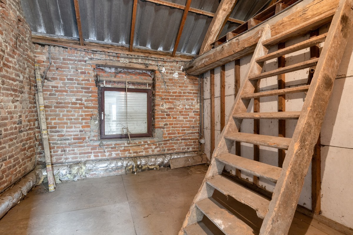 Mogelijkheid om te splitsen in 2 woningen - Half open bebouwing (hoeve) met 5 slaapkamers, tuin, terras en zeer ruime garage in Oorbeek (Tienen)! – EPC 730 kWh/m² - bewoonbare opp. 195 m² 