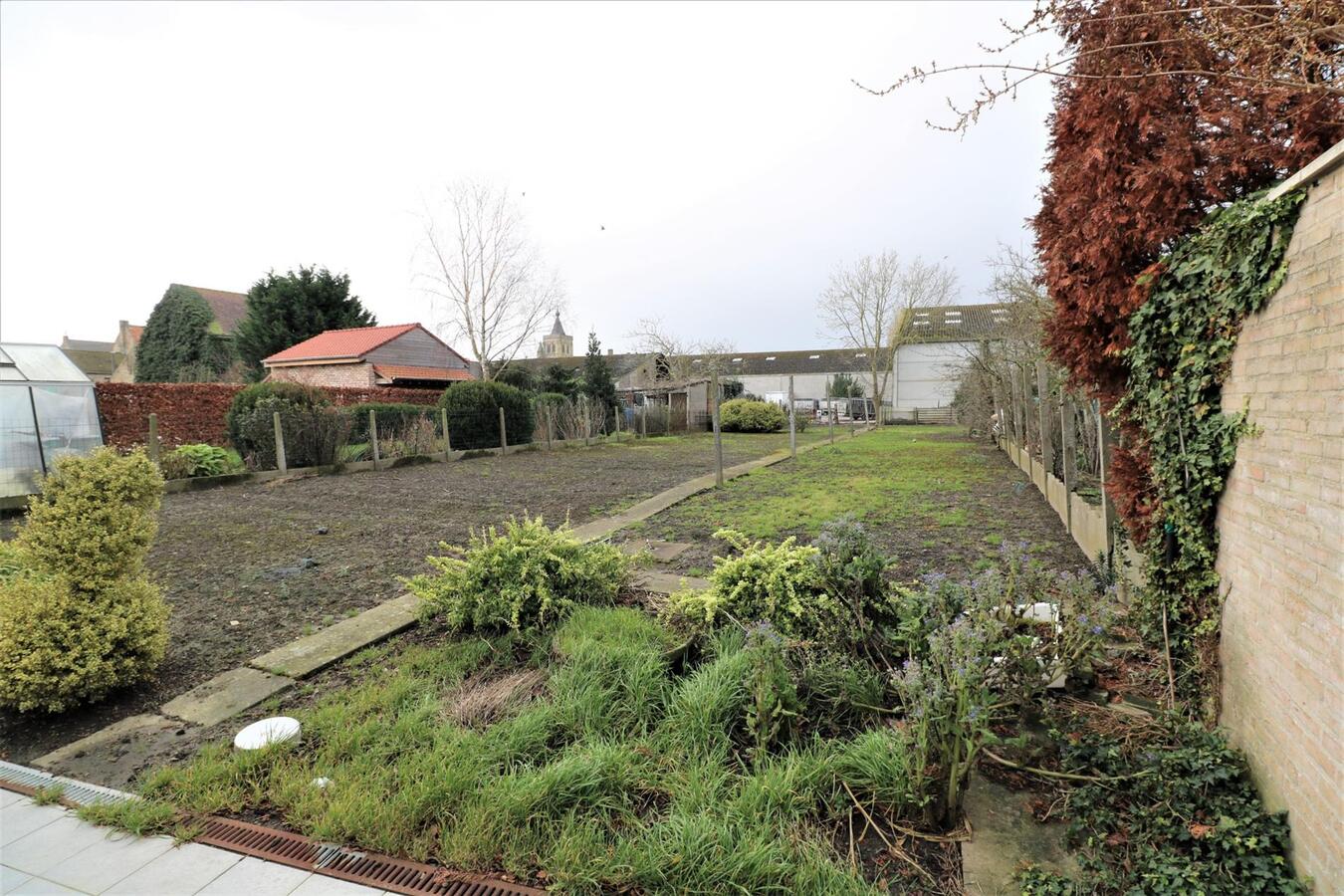 Recente woning met 5 slaapkamers op 698m²  te Alveringem 