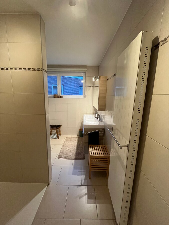 Bijzonder ruim 2-slpk-luxeappartement in centrum De Pinte 