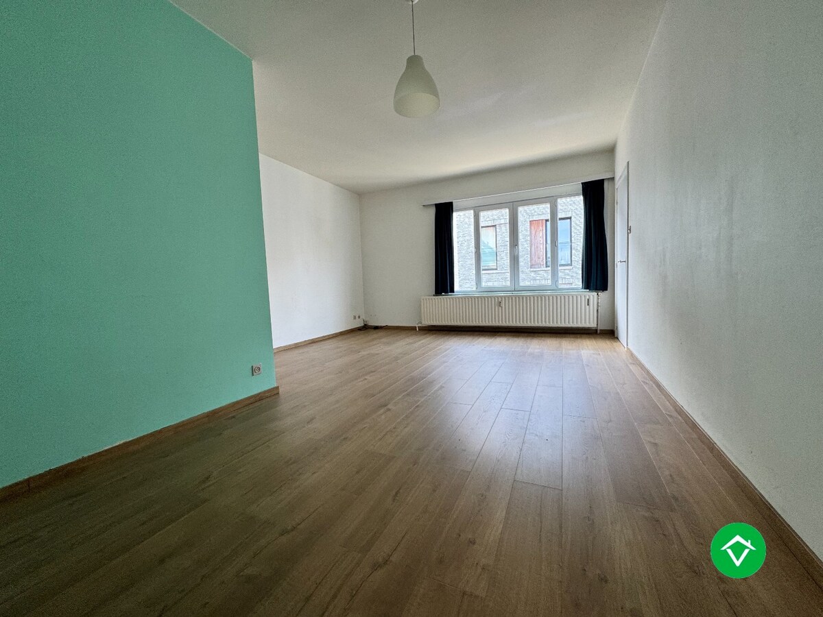 Instapklaar appartement met 2 slaapkamers en garage te Gent 