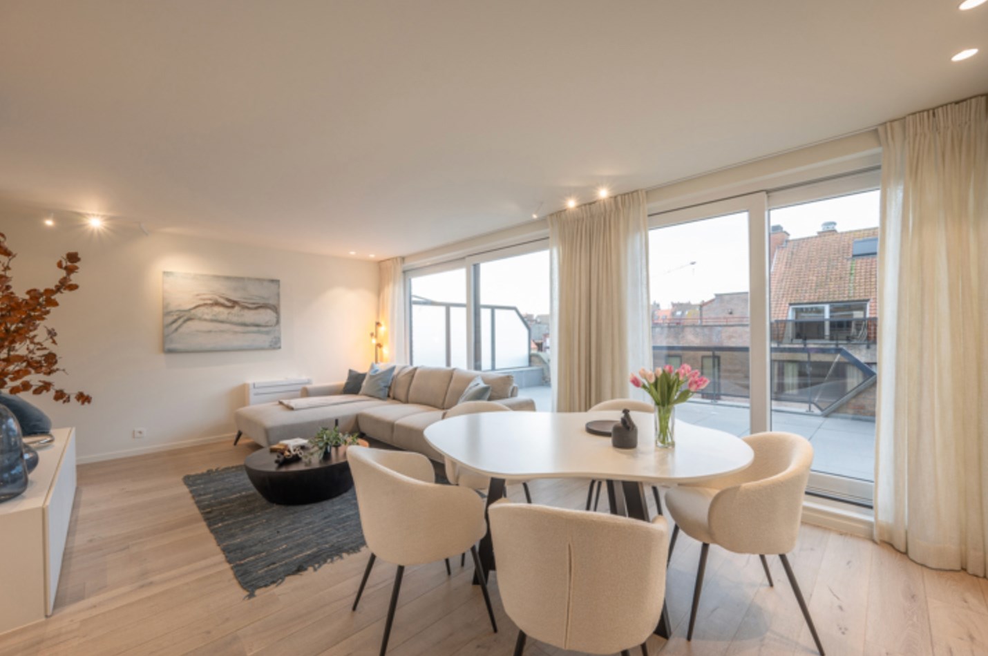Appartement sous les toits entièrement rénové avec terrasses ensoleillées à 20 mètres de la digue de l'Albertstrand. 