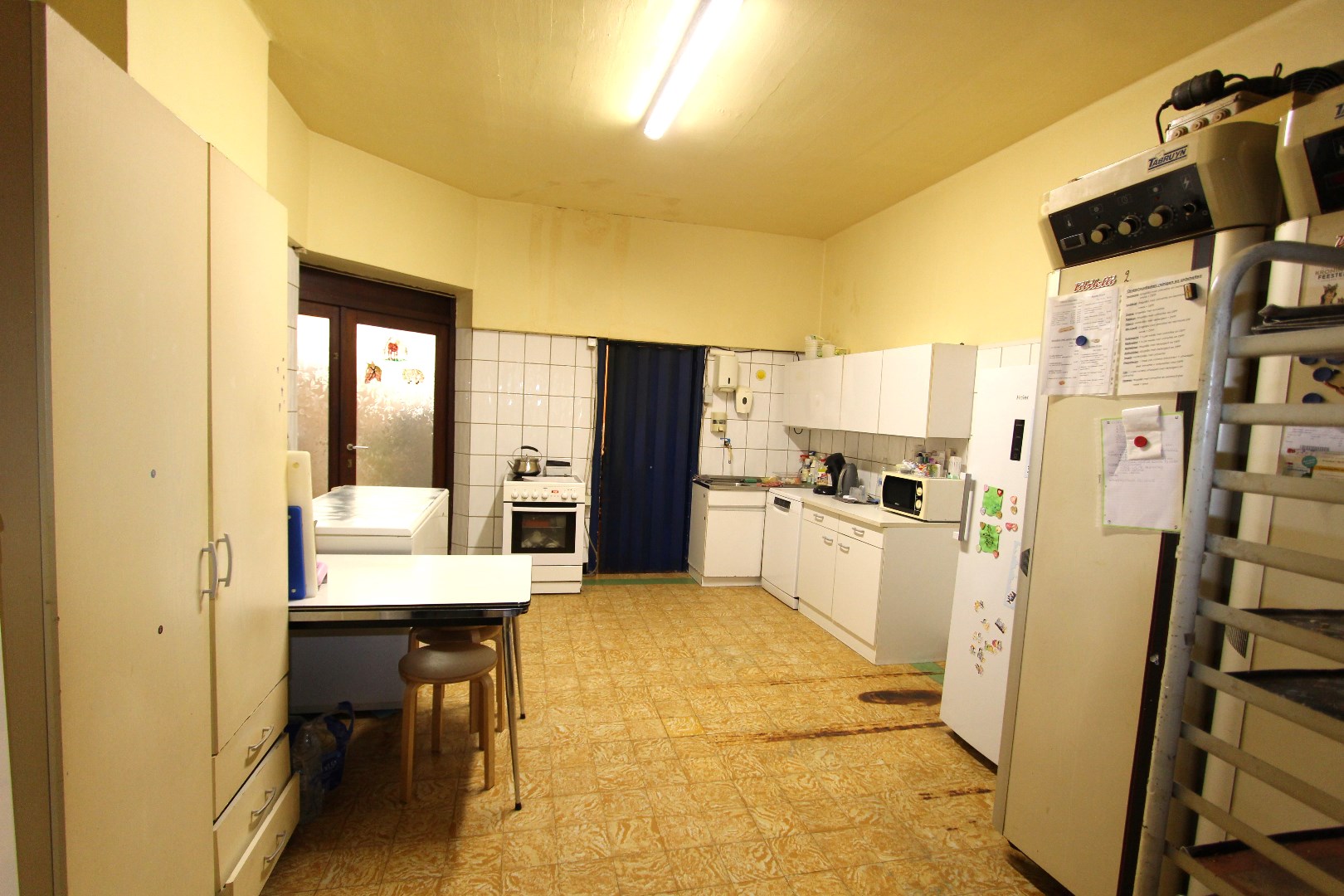 HANDELSPAND - TOP GELEGEN IN HET CENTRUM 