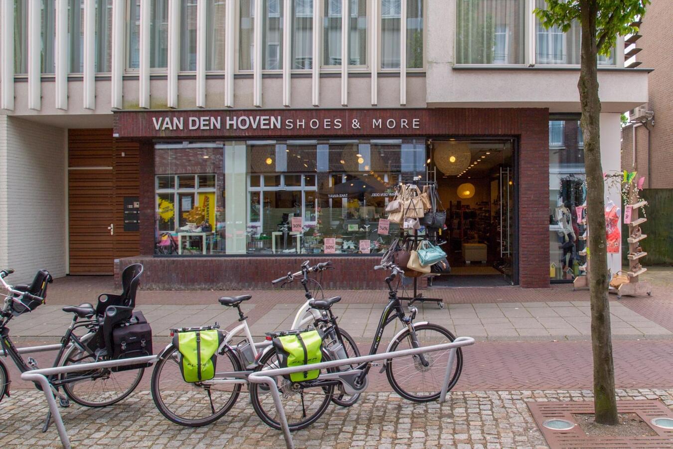 Verhuurde winkelruimte te koop in centrum Bladel. Ideaal als beleggingsobject! 