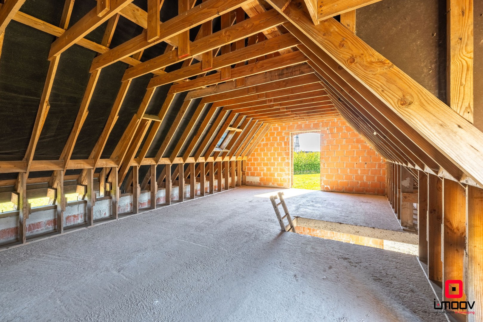 Landelijk gelegen ruwbouwhoeve met bijgebouwen op uitzonderlijk perceel van ca. 9.331 m² 