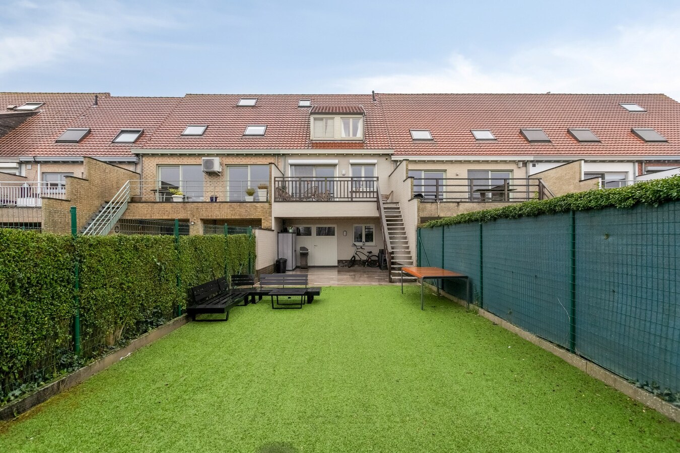 Rustig gelegen gezinswoning met zicht op natuurgebied, tuin en garage voor 2 wagens. 
