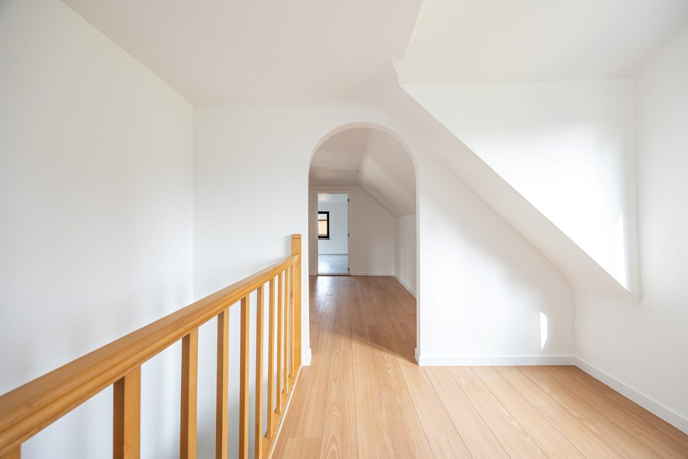 Landelijke, gerenoveerde woning met 4 slaapkamers op perceel van 2.322 m² 