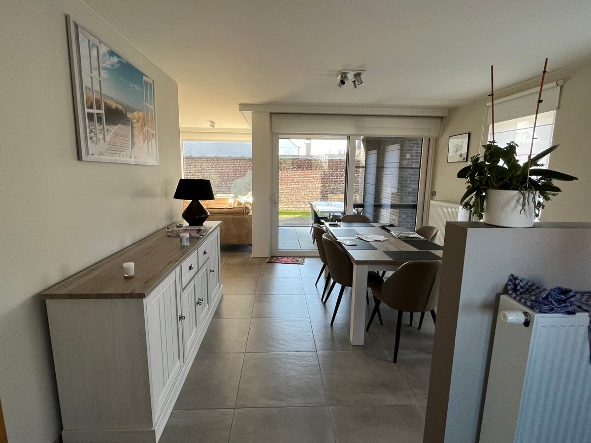 Luxueus én ruim gelijkvloers appartement in rustige omgeving. 