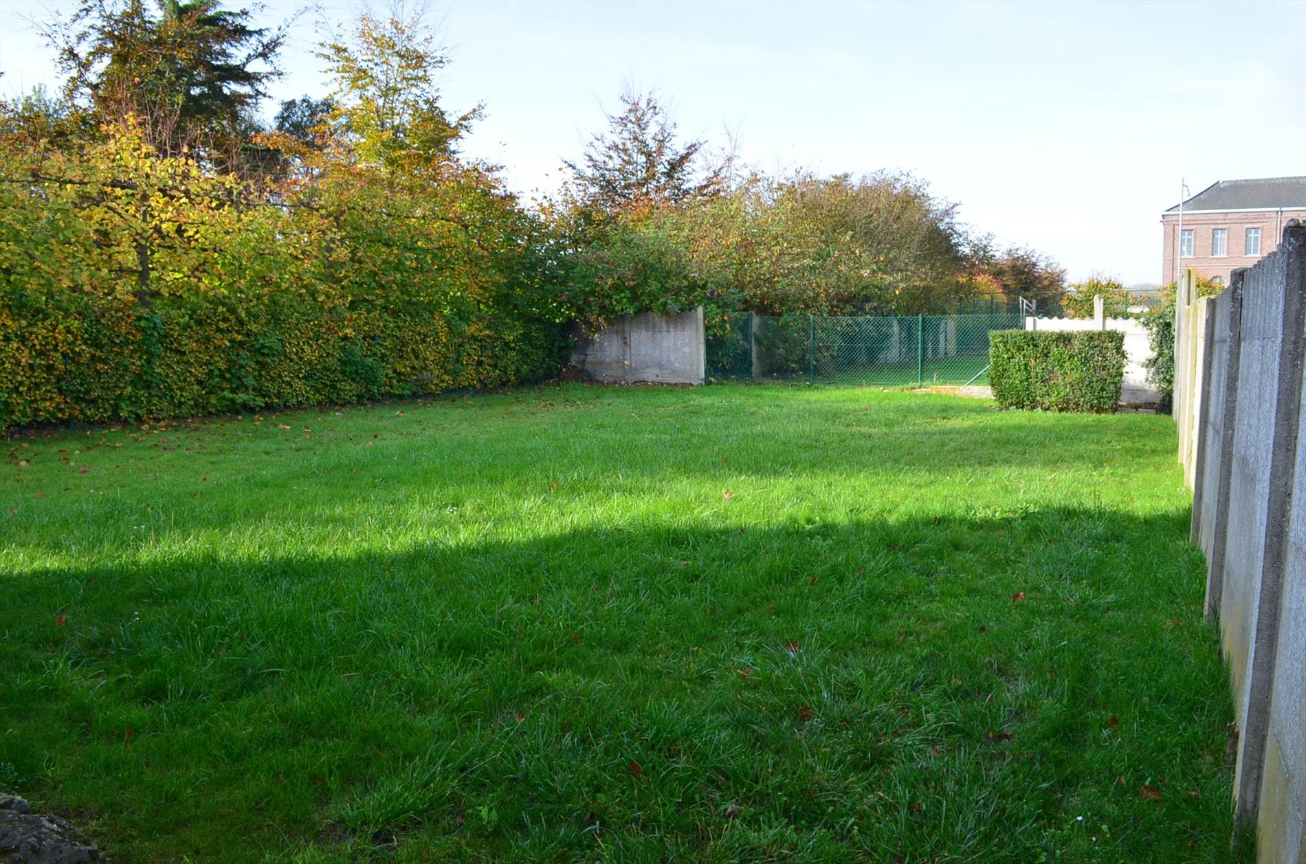 Woning (5 slpks) met handelsruimte en bijgebouw  te Sint-Laureins 