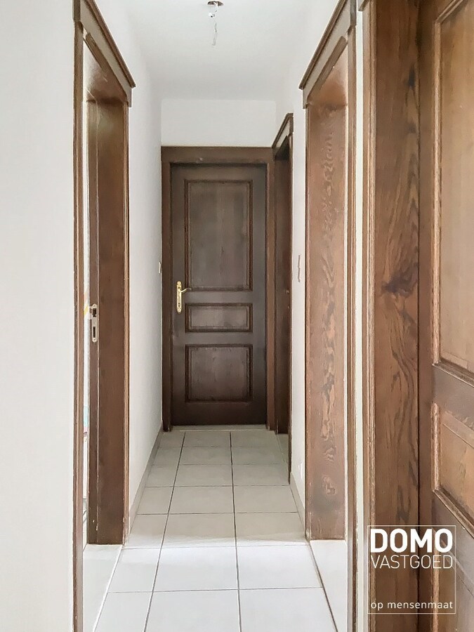 RUIME GEZINSWONING MET 4 SLAAPKAMERS, TUIN EN INPANDIGE GARAGE TE HERK-DE-STAD 