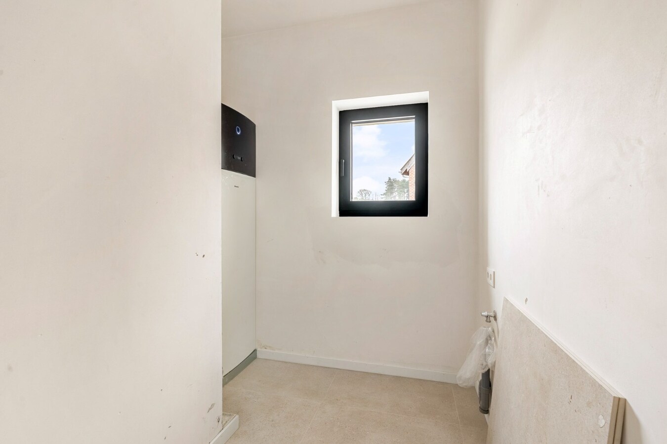 Exclusieve, volledig afgewerkte halfvrijstaande woning na transformatie van bestaande hoeve naar 2 BEN-woningen! 