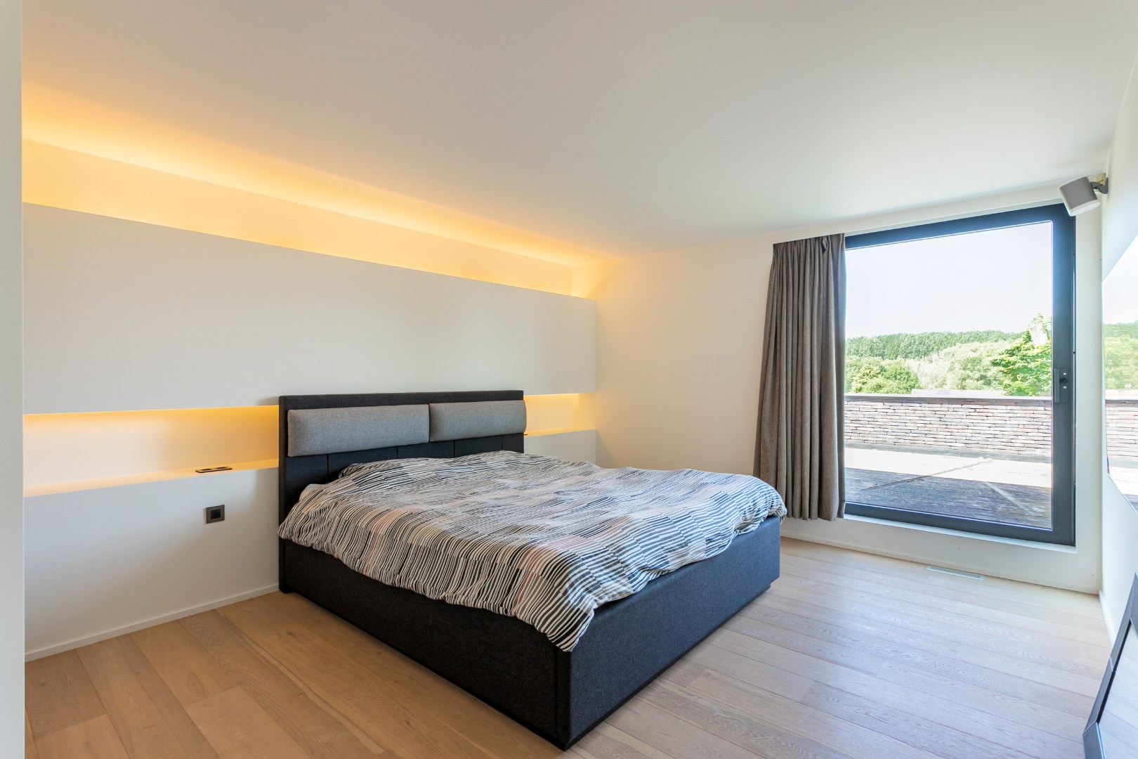 Unieke villa met 5 slpk. in het landelijke Pajottegem 