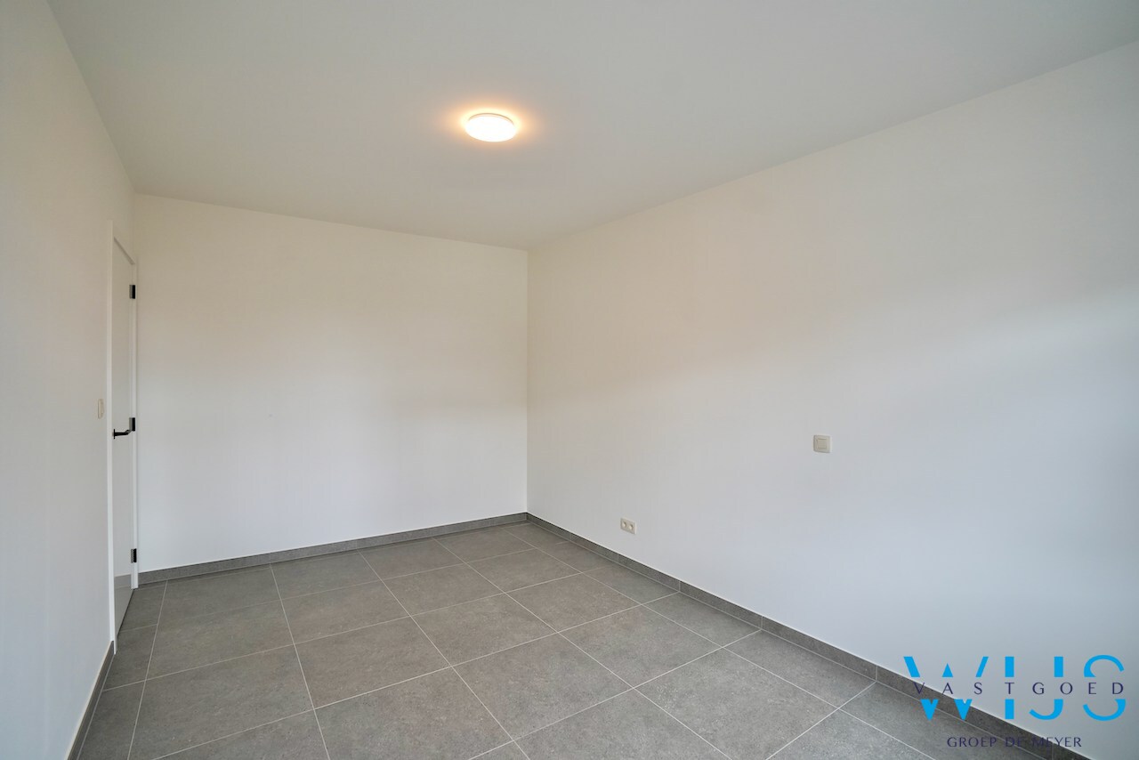 Drieslaapkamer appartement met garage in hartje Ertvelde ! 