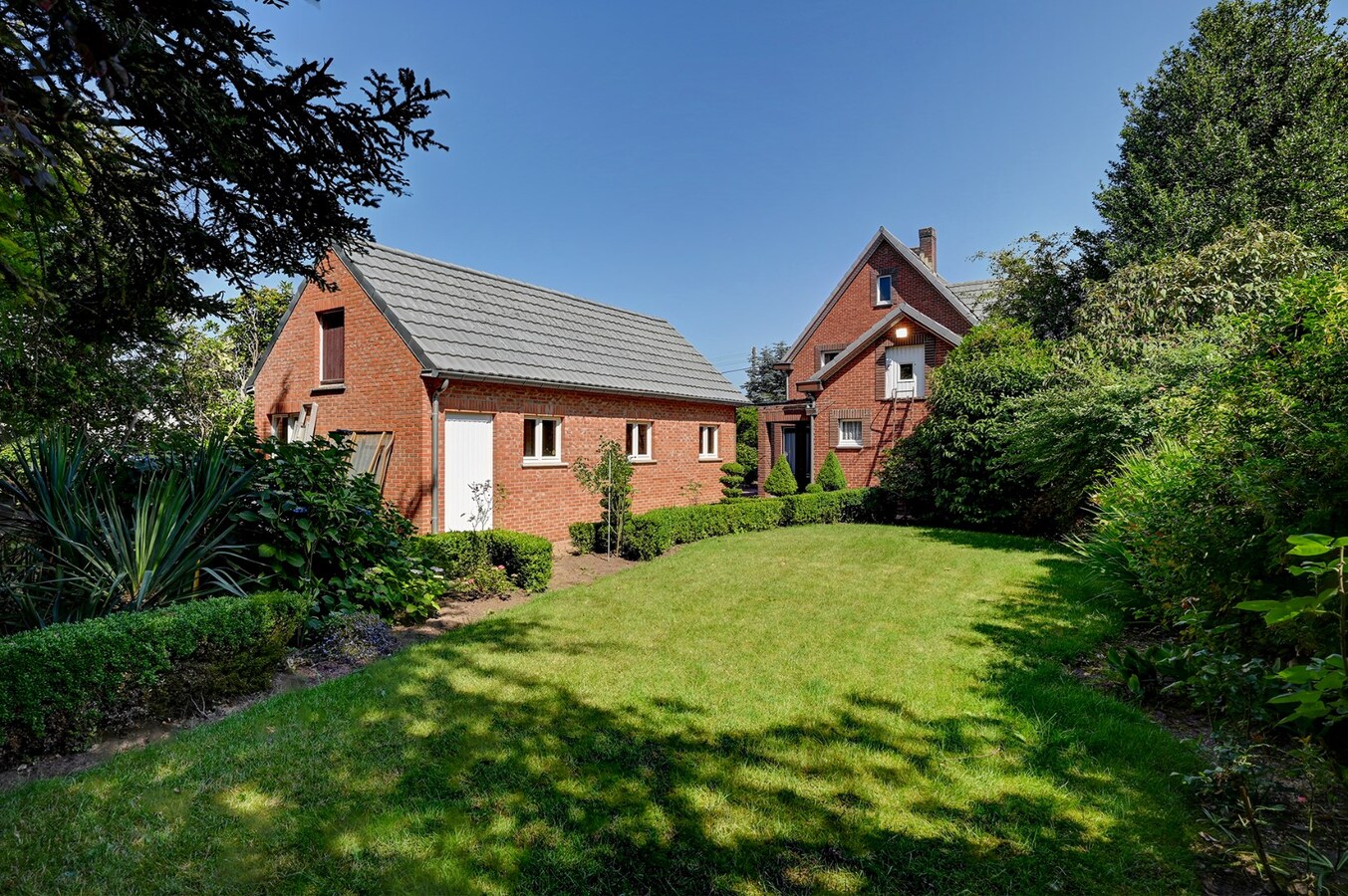 Zeer goed onderhouden woning gelegen op een prachtig perceel van circa 30 are 
