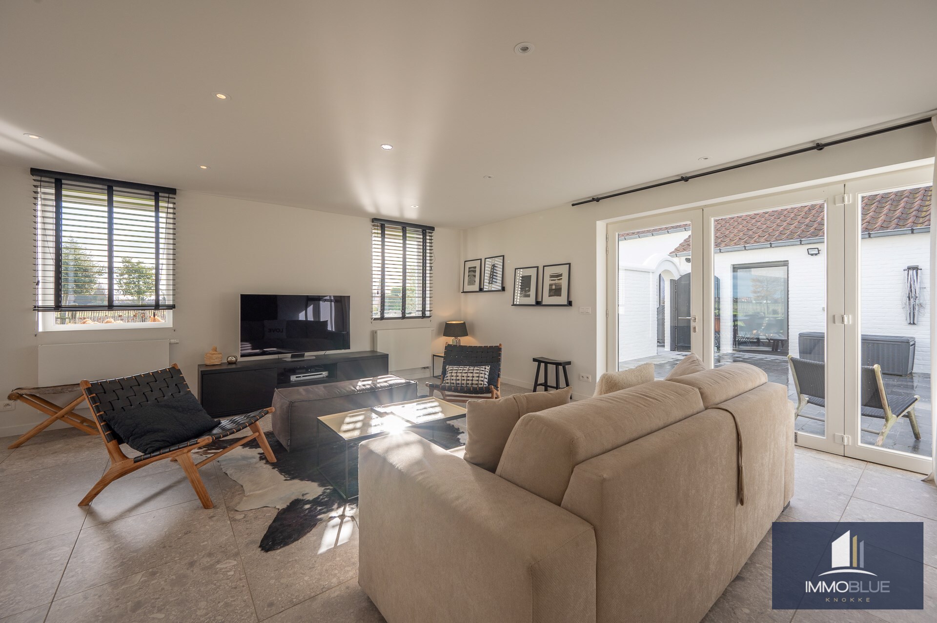 Charmante hoeve met volledig ingericht atelier gelegen op een perceel van ongeveer 5.500 m². 