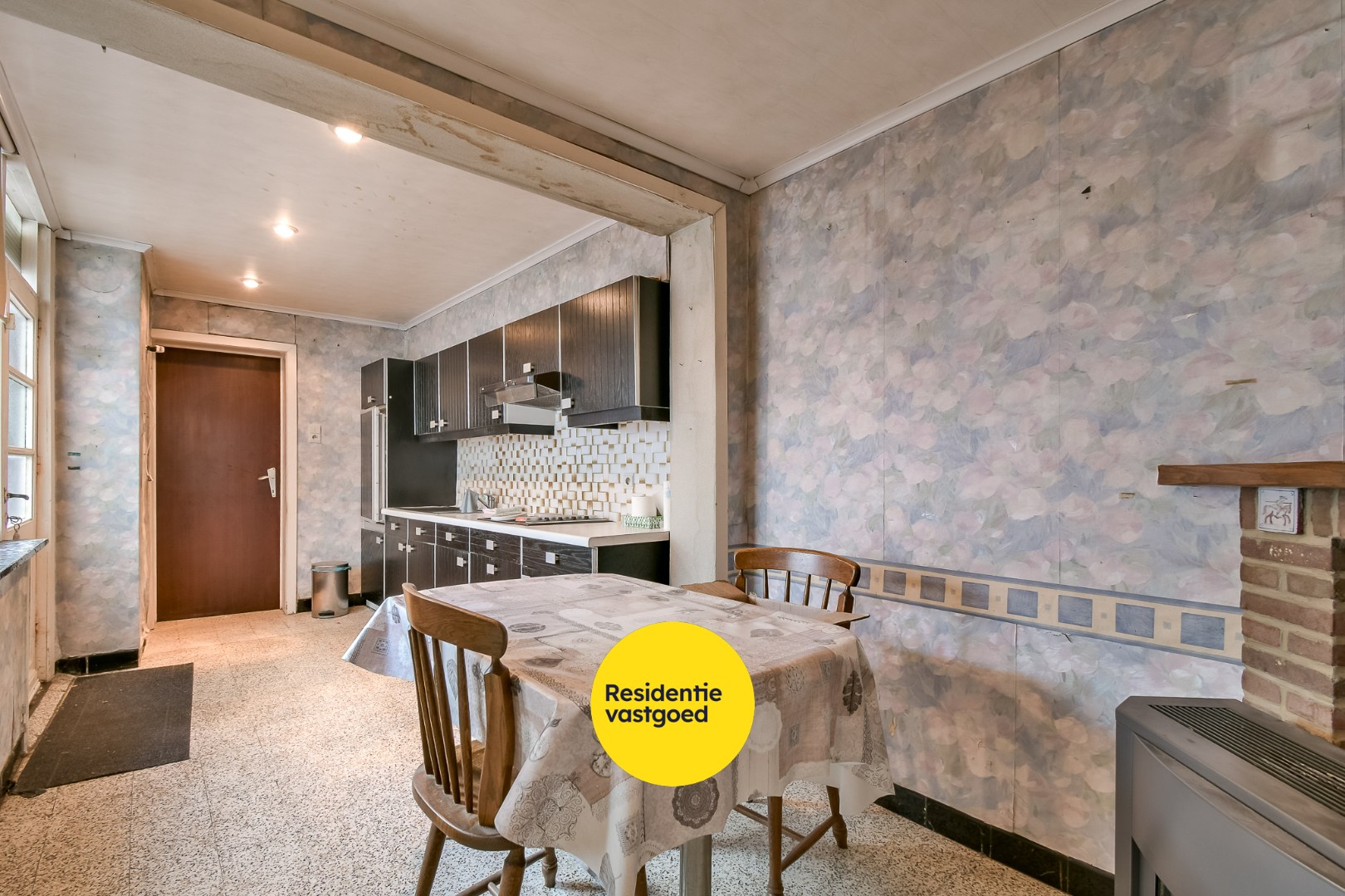 Te renoveren woning in hartje Torhout! 