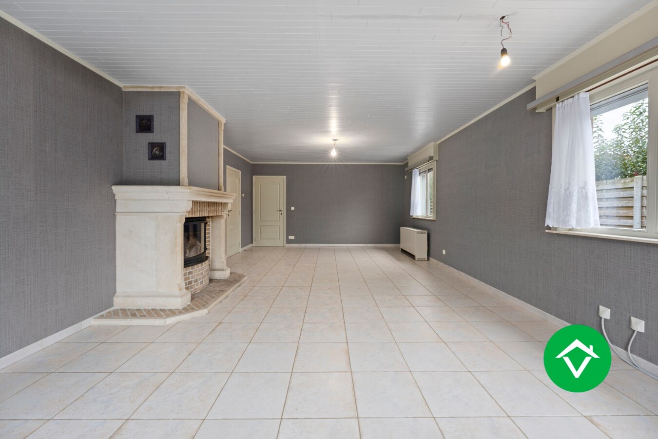 Kloeke woning met 4 slaapkamers in een woonwijk te Ichtegem. 