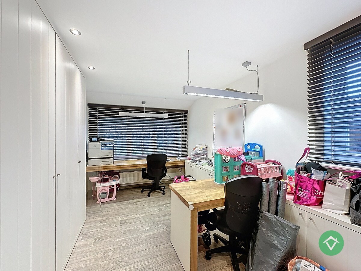 Exclusieve alleenstaande villa met zonnige tuin in een gegeerde woonomgeving te Koekelare 