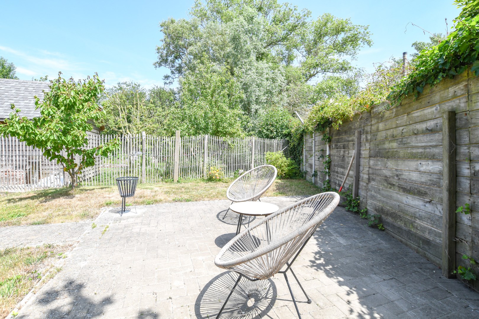 Ruime bel-etagewoning met tuin en bijgebouw, vlakbij centrum De Haan 