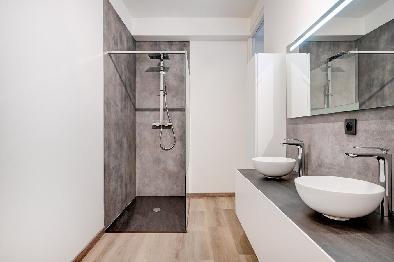 Ruim instapklaar appartement met grote terrassen 