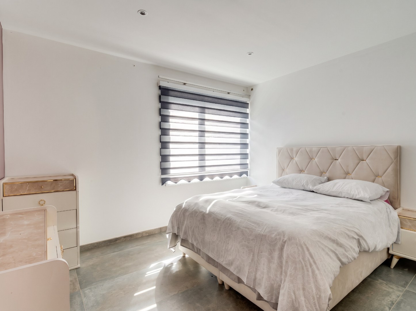 Ruime woning voor gemengd gebruik met loods te koop, wonen en werken op één toplocatie in Zelzate 