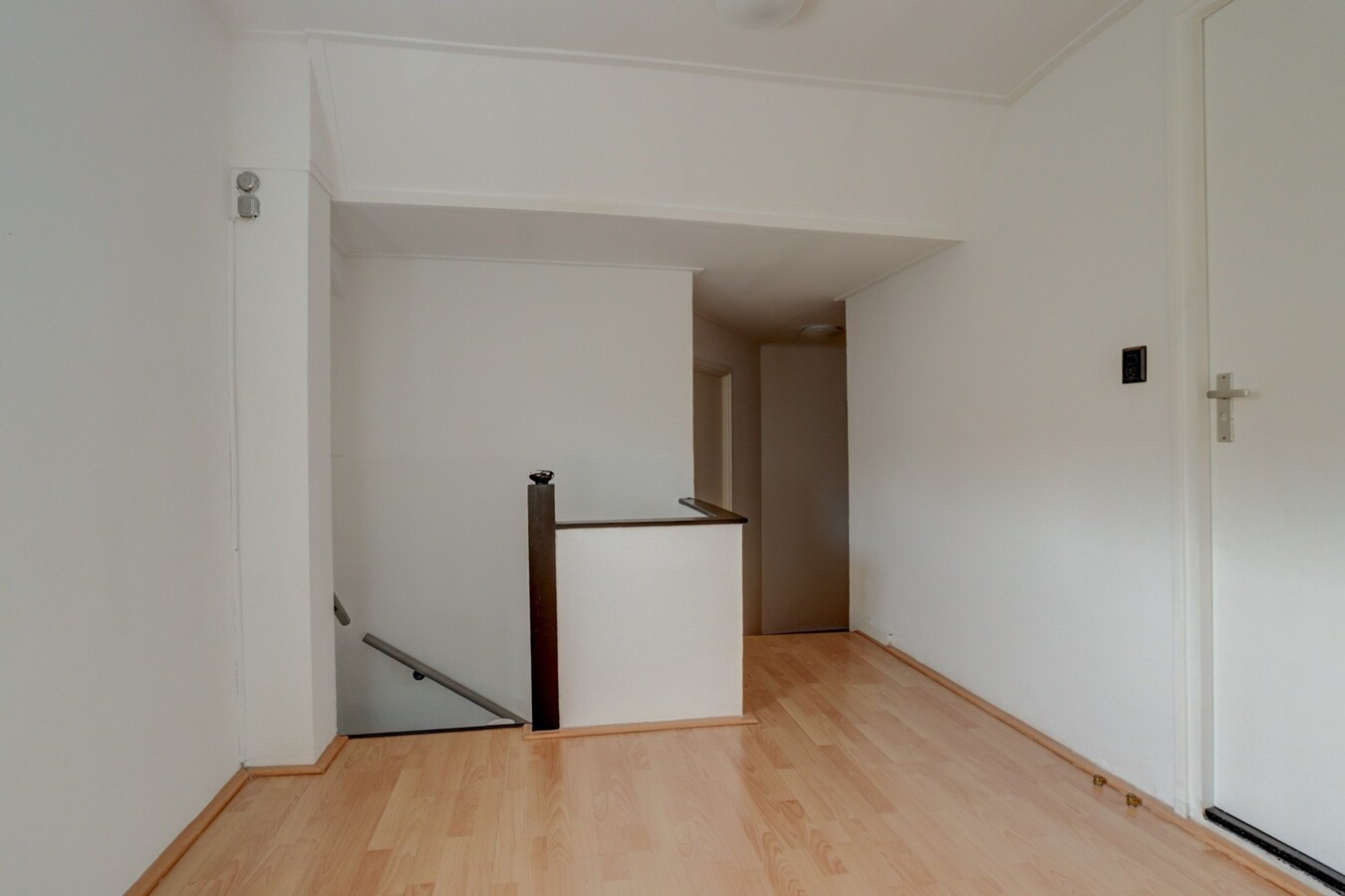 DIT BETREFT EEN WONING MET BIEDEN VANAF PRIJS  € 350.000 K.K. 