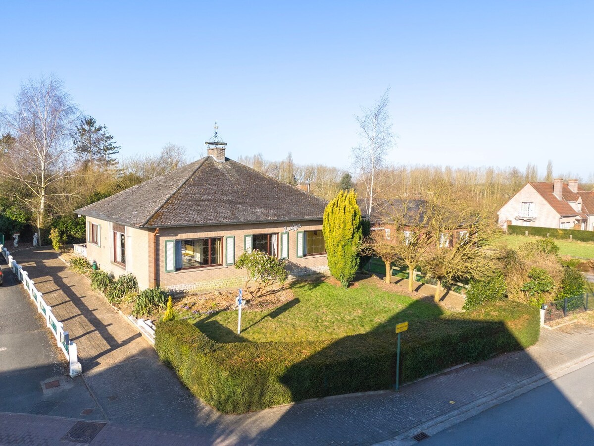 Statige laagbouwvilla met groene achteruit te Scheldewindeke 