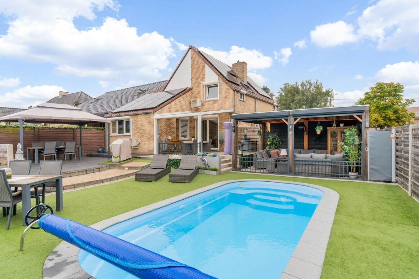 Gerenoveerde woning met tuin, garage en 3 slaapkamers in Opglabbeek - Perceeloppervlakte 684.00 - Bewoonbare oppervlakte 160.00 - Zuidoostelijke tuinoriëntatie 