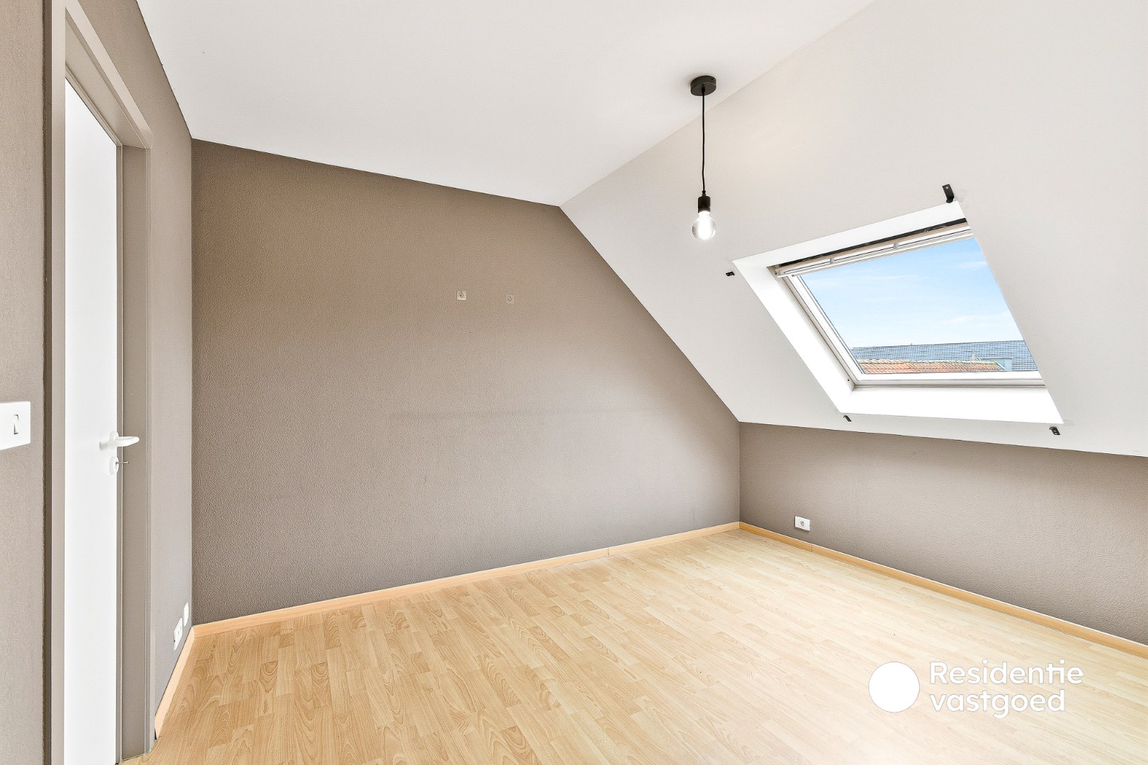 Duplex-appartement in rustige residentie met twee slaapkamers en terras 