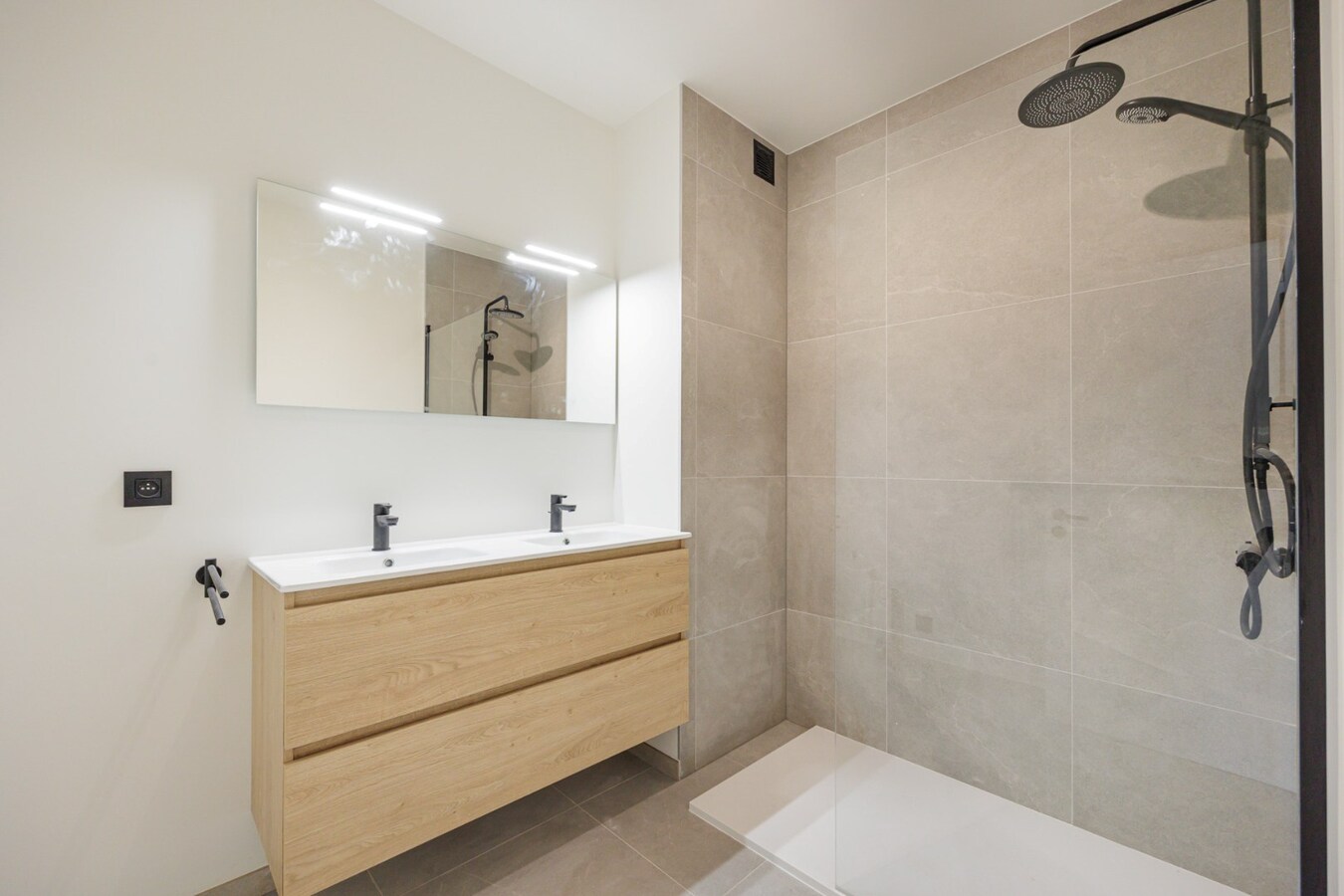 Gerenoveerd appt. met 2 slpk nabij het Runcvoortpark! 